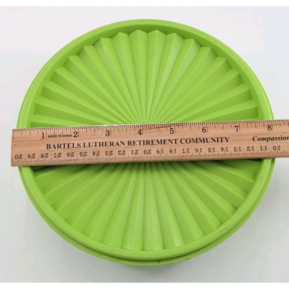 Vintage Tupperware #1204 Lime Green Servalier Container W/Lid 8